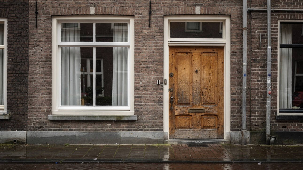 How to Maintain Wooden Windows and Doors in Dutch Weather Conditions